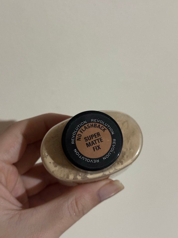 Revolution Banana Light Pudra - Görsel 2