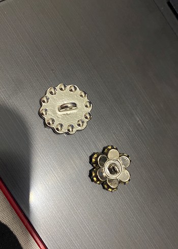 Taşlı Çiçek Desen Düğmeler - Görsel 2