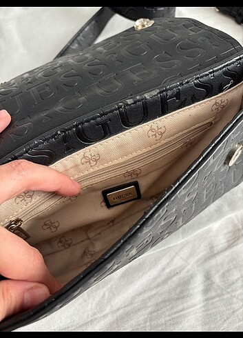 Guess Guess canta