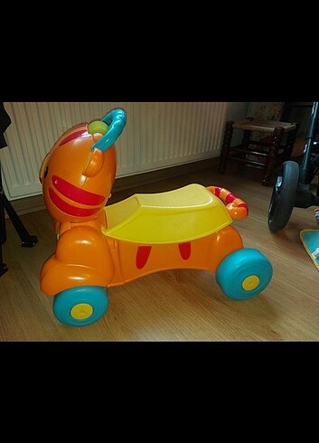 Fisher Price Yürüme arkadaşi .Frice price sesli yürüme arkadaşi ve binme arab
