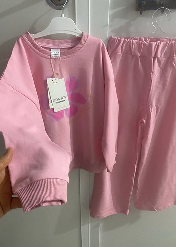 Pembe Çiçek Desenli Kız Sweatshirt ve Pantolon Takımı - Görsel 3