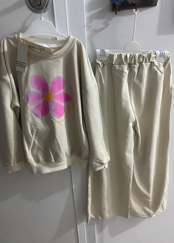 Beyaz Çiçek Baskılı Kız Sweatshirt ve Eşofman Takımı - Görsel 4