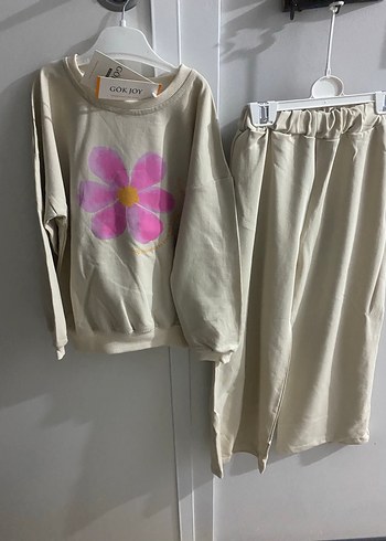 Beyaz Çiçek Baskılı Kız Sweatshirt ve Eşofman Takımı - Görsel 5