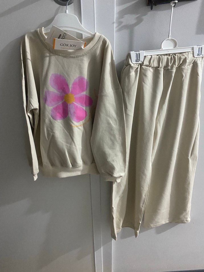 Beyaz Çiçek Baskılı Kız Sweatshirt ve Eşofman Takımı - Görsel 5