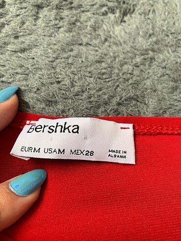 m Beden kırmızı Renk Bershka elbise