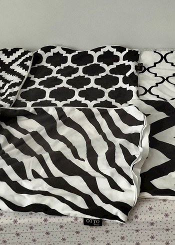 Zebra desenli gri beyaz yastık kılıfı