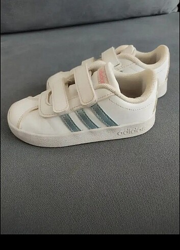 24 Beden Orijinal Adidas 24 numara unisex çocuk ayakkabı 
