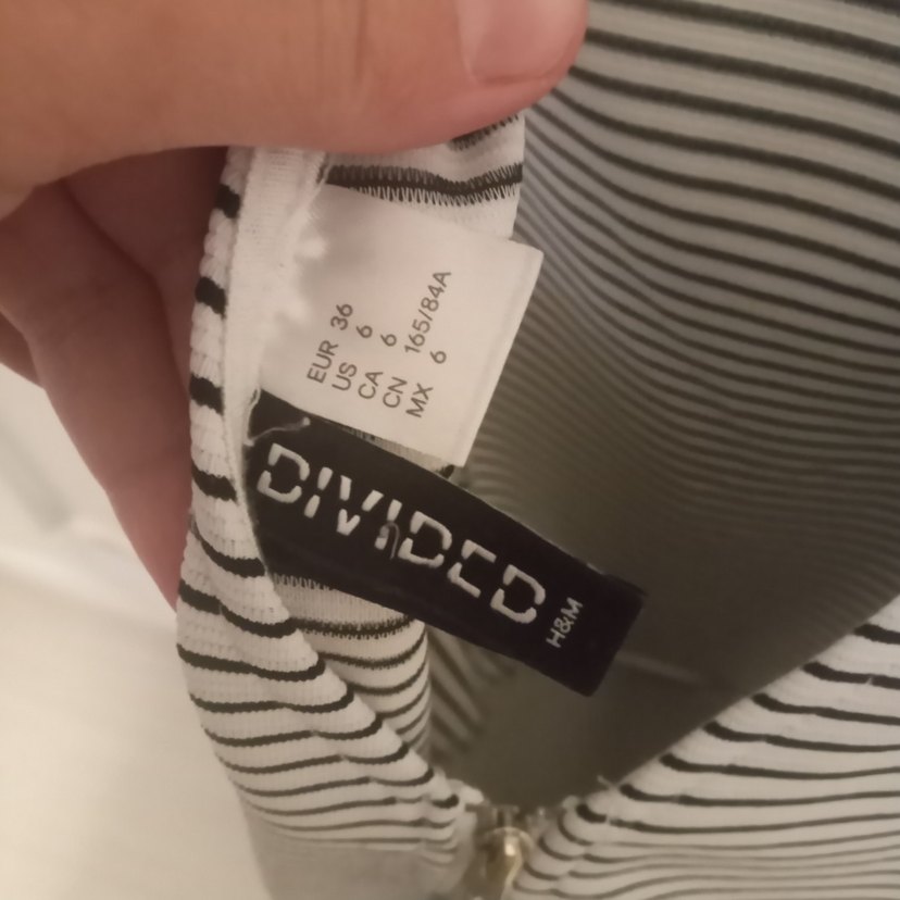 Çizgili Pilili V Yakalı Midi Elbise - Görsel 4