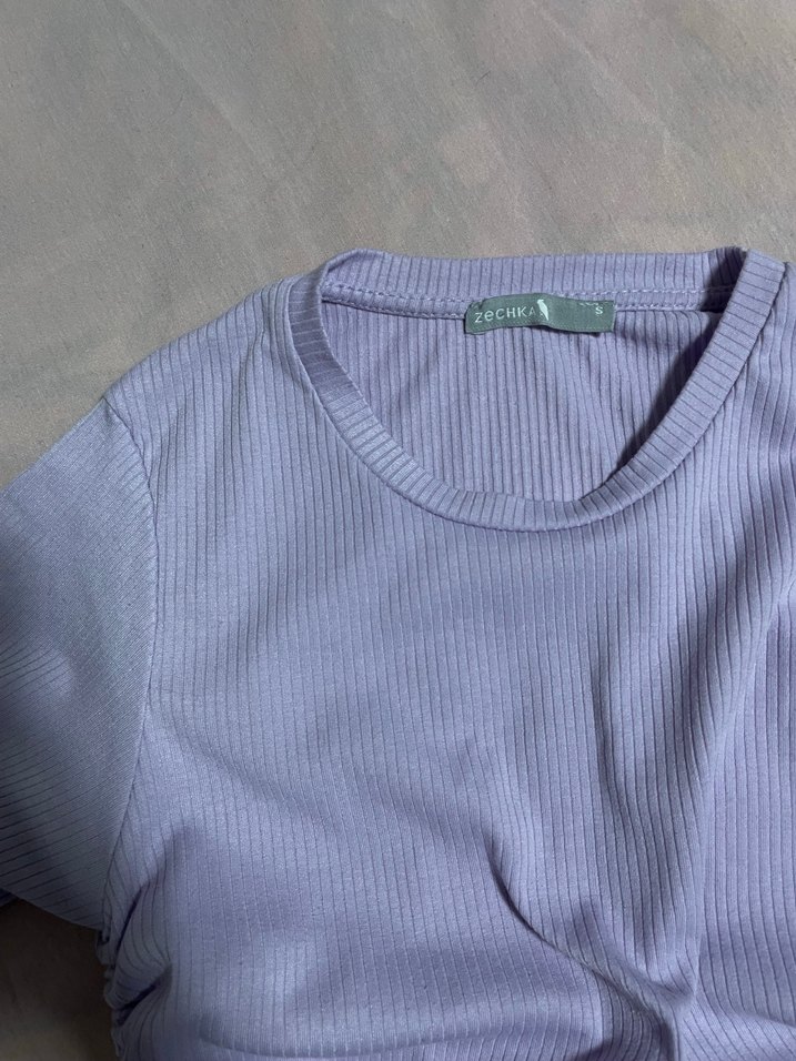 iki yandan büzgülü lila crop bluz - Görsel 3