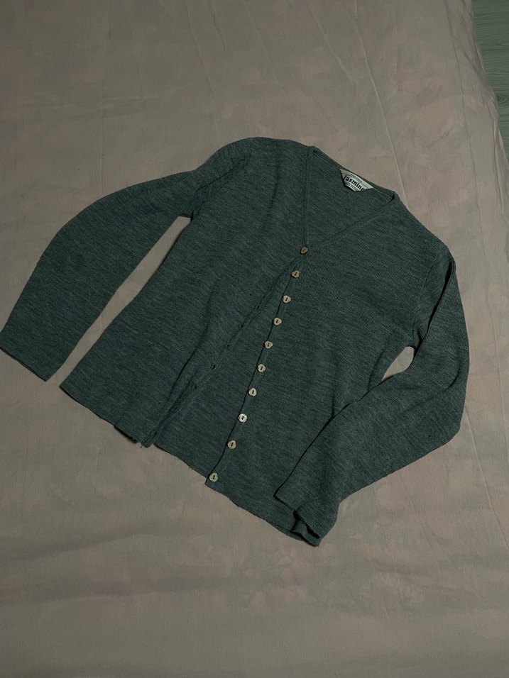 Gri Düğmeli V Yaka Kadın Triko Hırka - Görsel 2