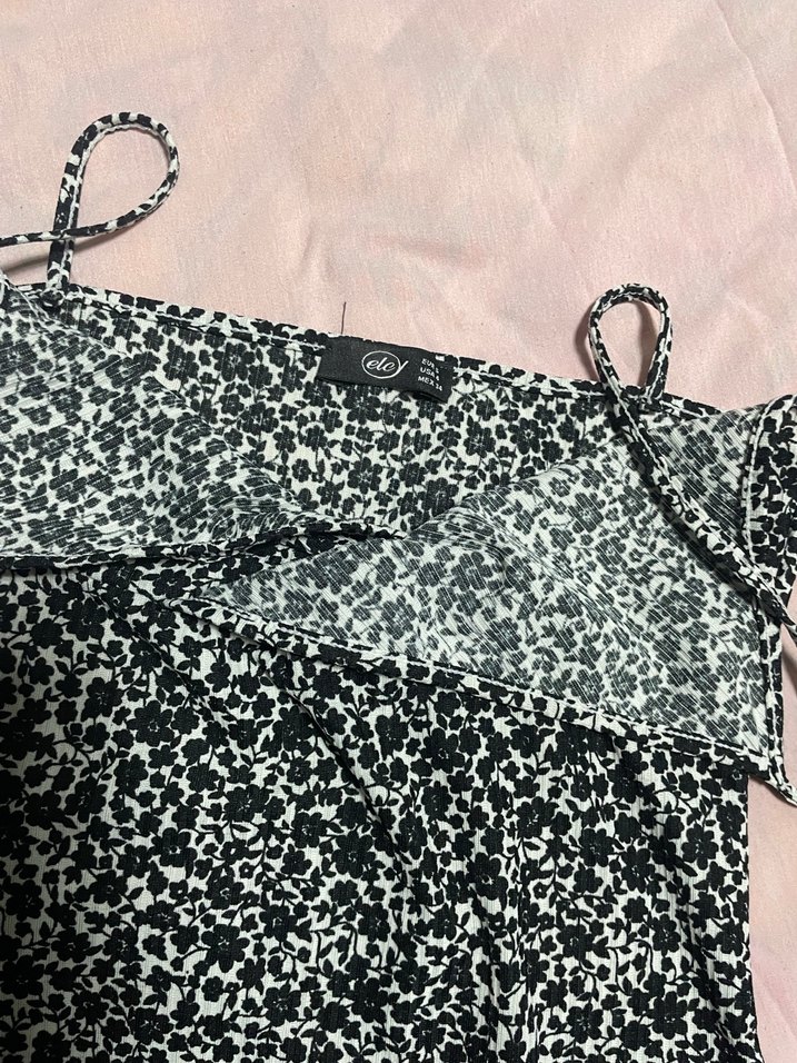 V Yaka Siyah Çiçek Desenli Mini Elbise - Görsel 5