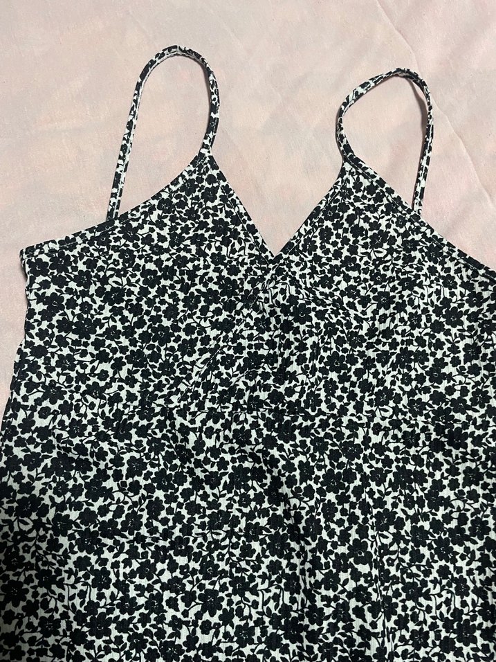 V Yaka Siyah Çiçek Desenli Mini Elbise - Görsel 3