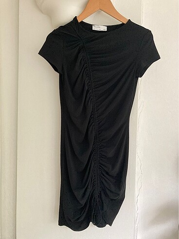 Bershka bershka siyah büzgülü elbise