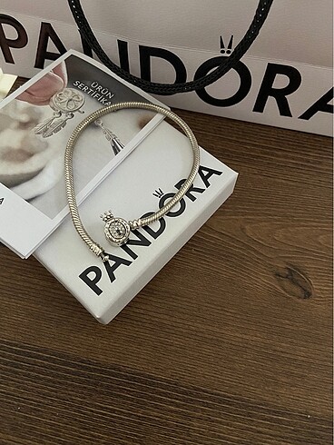 Pandora Pandora bileklik ve charm