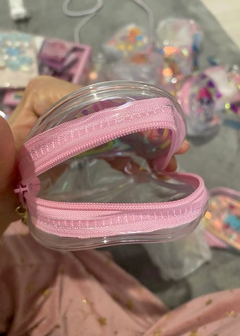 Sulu cüzdan istenilirse çantaya takılır - Görsel 4