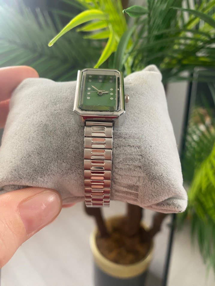 Gri Klasik Kadın Saati Yeşil Kadranlı - Görsel 2