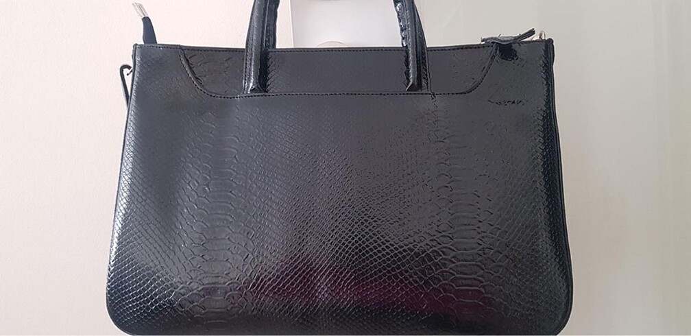 Siyah Çanta - Görsel 3