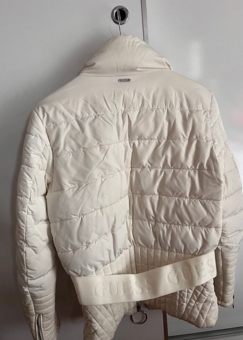 Guess Kadın Beyaz Kapüşonlu Kürklü Mont - Görsel 3