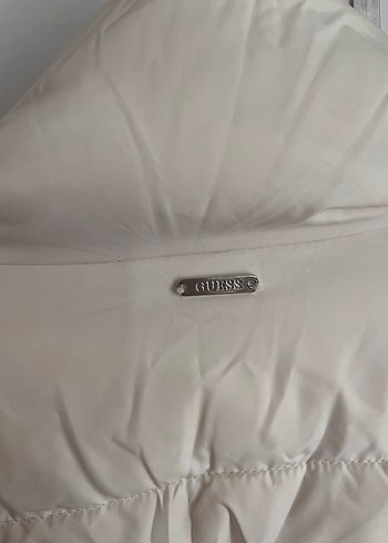Guess Kadın Beyaz Kapüşonlu Kürklü Mont - Görsel 6