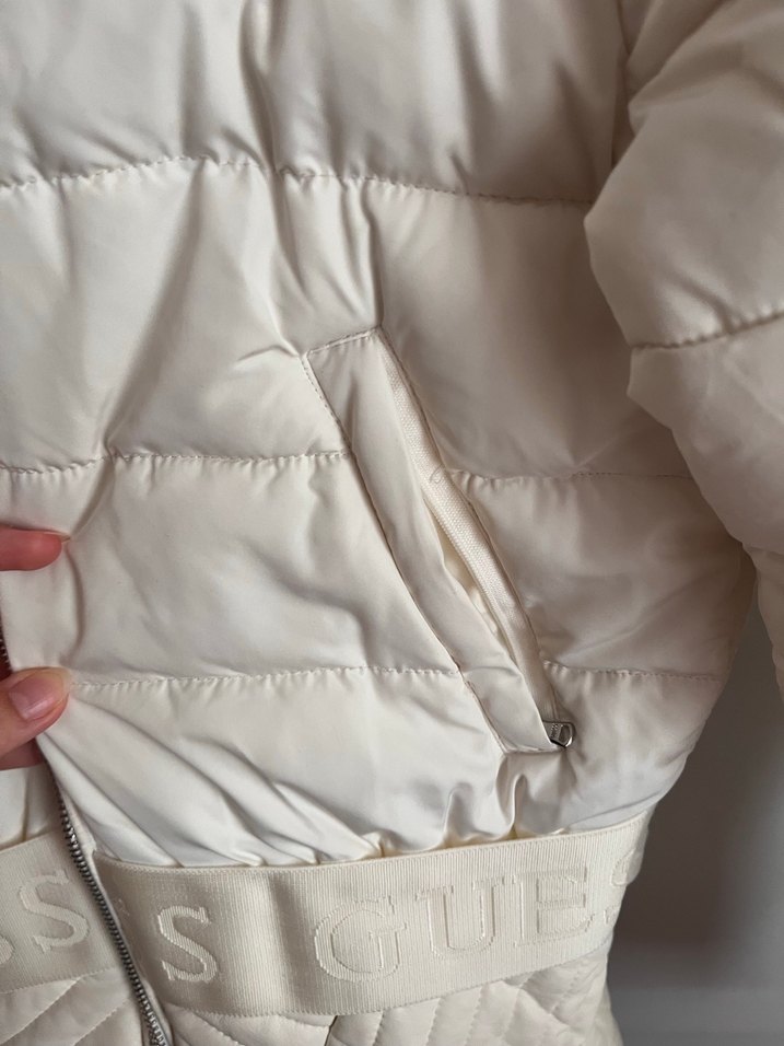 Guess Kadın Beyaz Kapüşonlu Kürklü Mont - Görsel 4