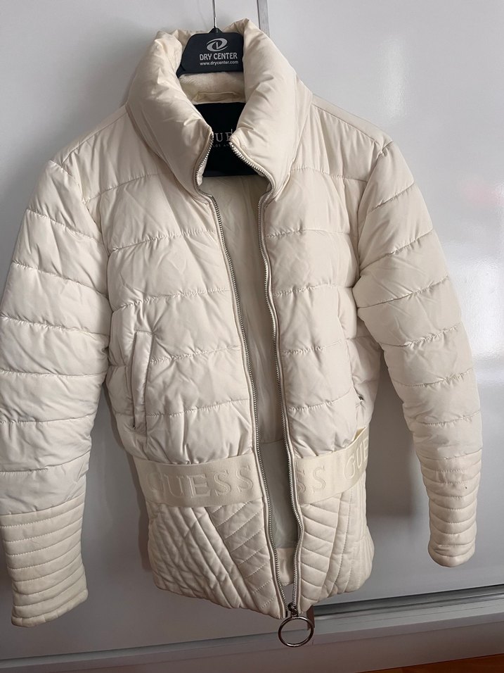 Guess Kadın Beyaz Kapüşonlu Kürklü Mont - Görsel 2