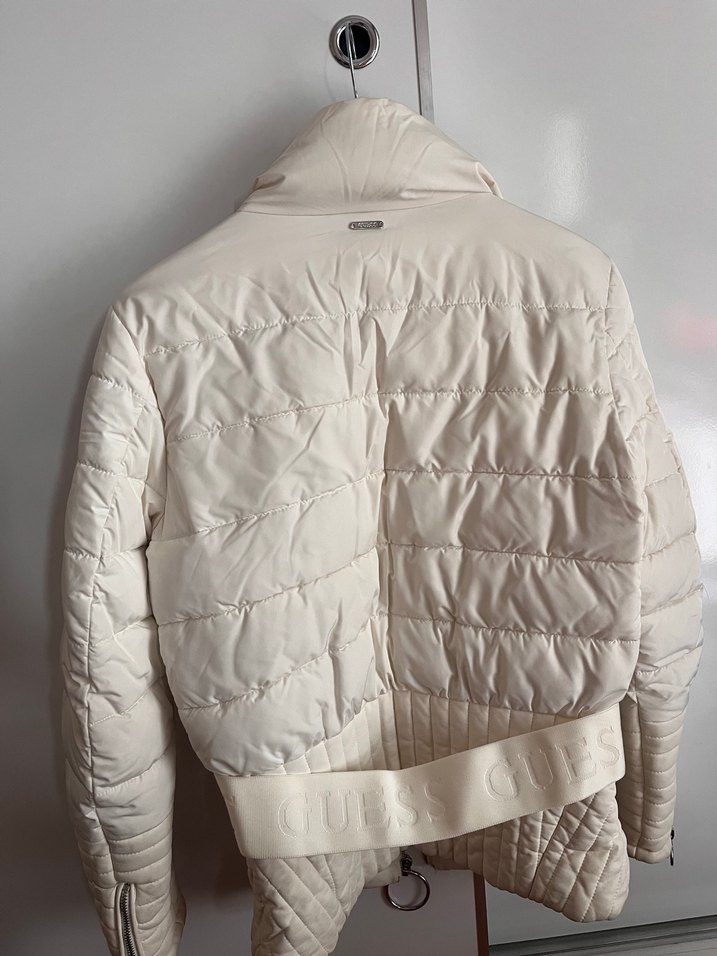 Guess Kadın Beyaz Kapüşonlu Kürklü Mont - Görsel 3