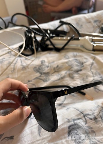 Şeffaf Siyah Kadın Güneş Gözlüğü - Görsel 2