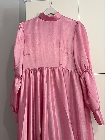 Pembe zaten abiye