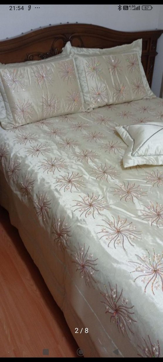 İşlemeli Parlak Krem Yatak Örtüsü - Görsel 2