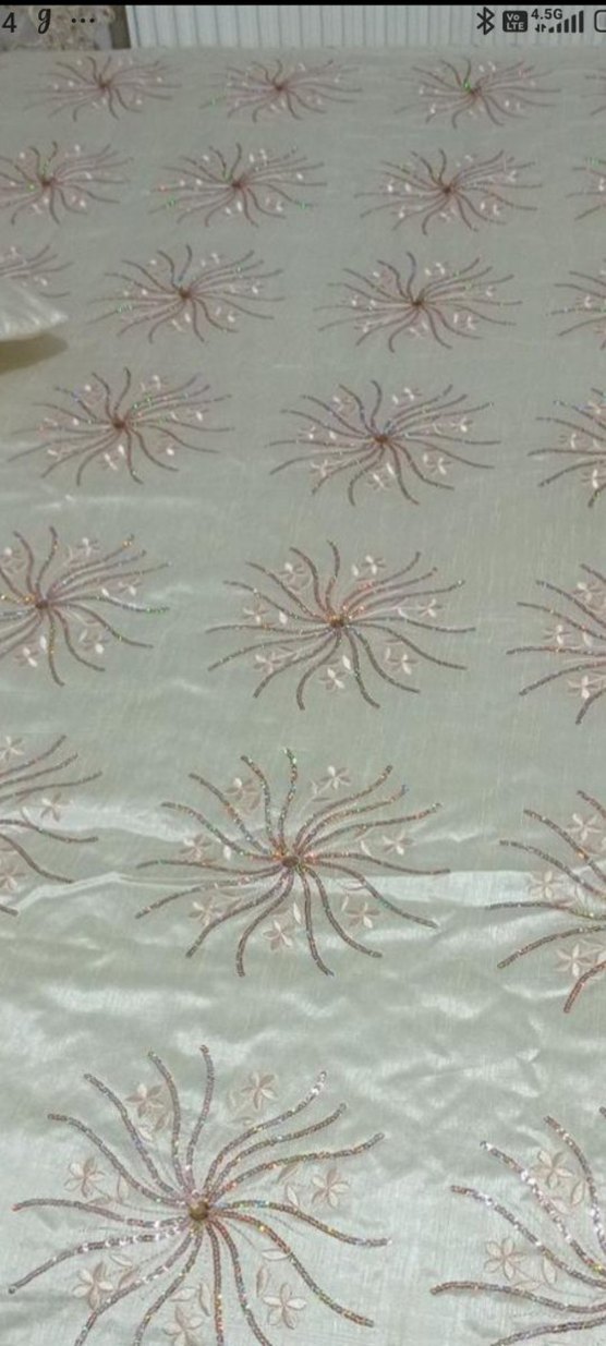 İşlemeli Parlak Krem Yatak Örtüsü - Görsel 4