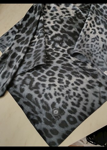 Kadın Gri Leopar Desenli Kürk Detaylı eşarp - Görsel 2