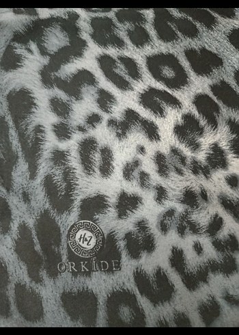 Kadın Gri Leopar Desenli Kürk Detaylı eşarp - Görsel 4