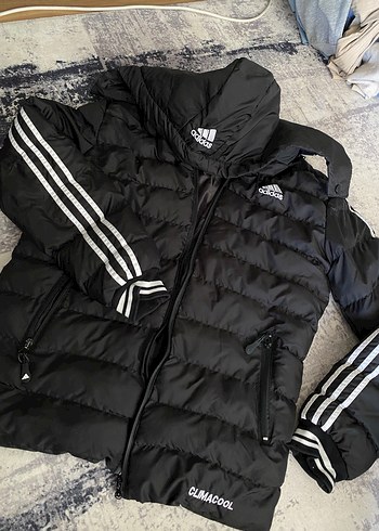 Siyah Adidas Kapüşonlu Kış Montu