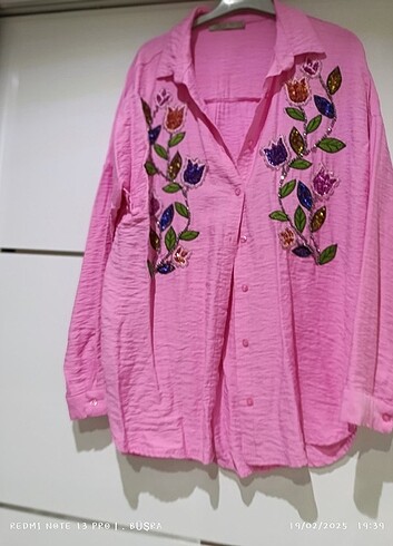 Pembe renk taşlı gömlek 