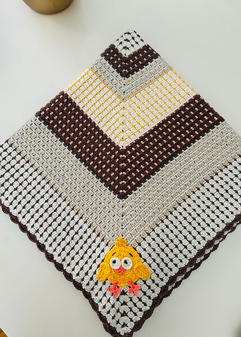 Desenli Kahverengi Örgü Çocuk Battaniyesi - Görsel 2