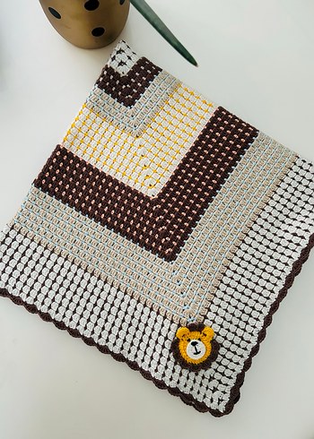 Desenli Kahverengi Örgü Çocuk Battaniyesi - Görsel 4