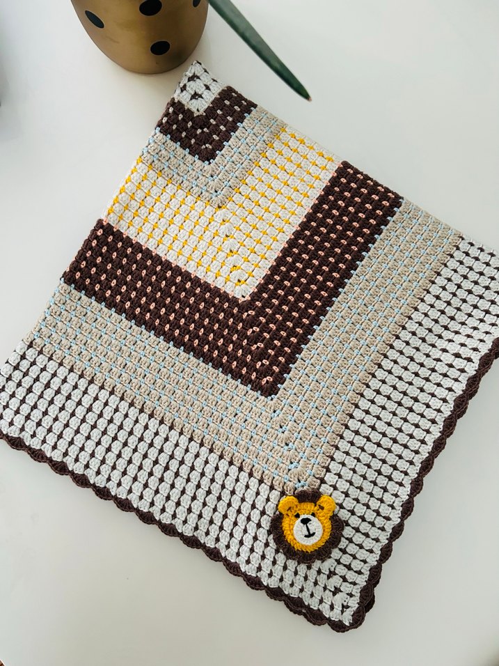 Desenli Kahverengi Örgü Çocuk Battaniyesi - Görsel 4