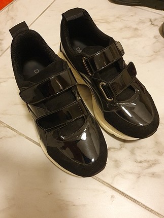 Siyah sneakers