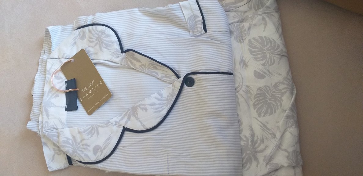 V Yaka Desenli Gri Gecelik Takımı - Görsel 3