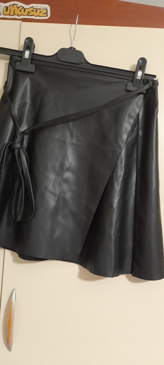 Siyah Deri Kemerli Mini anvelop Eteğ - Görsel 3
