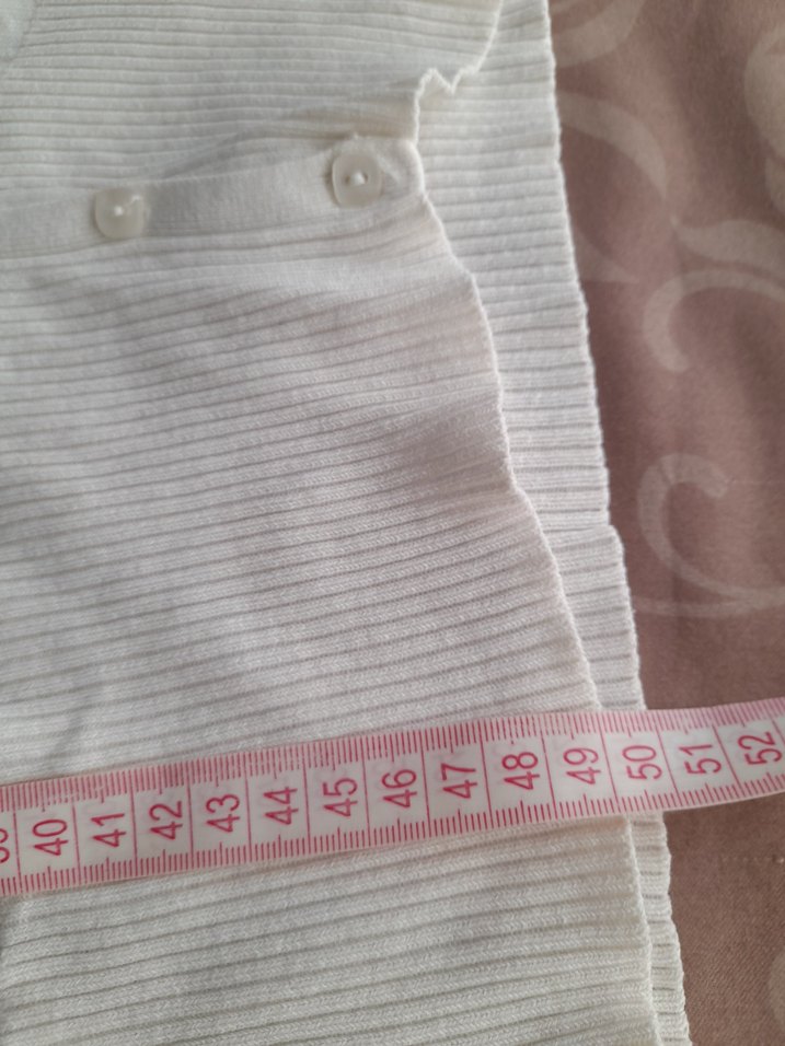 Düğmeli Beyaz V Yaka Kadın Hırka - Görsel 3