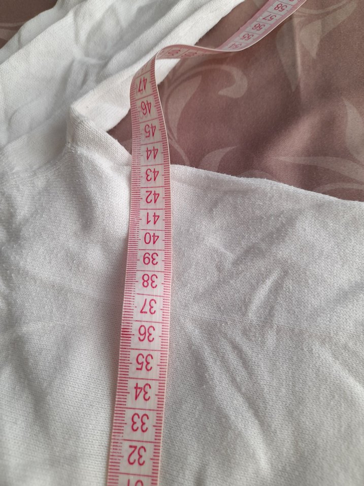 Düğmeli Beyaz V Yaka Kadın Hırka - Görsel 4