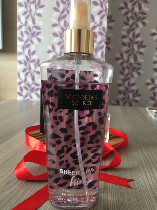 Victoria s Secret Victoria's secret body mist ve Avon little Black dress 