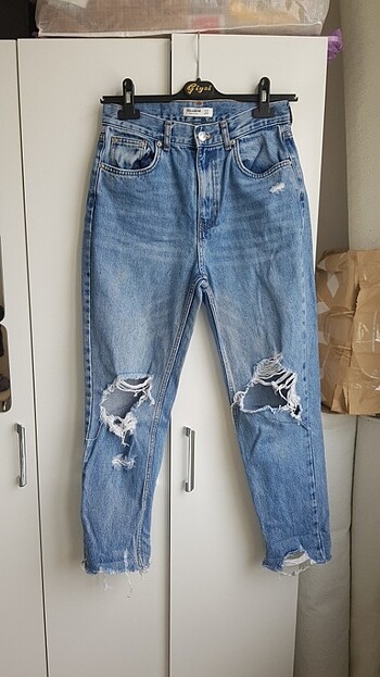 38 Beden mavi Renk Pull&Bear mom jeans yırtık pantolon