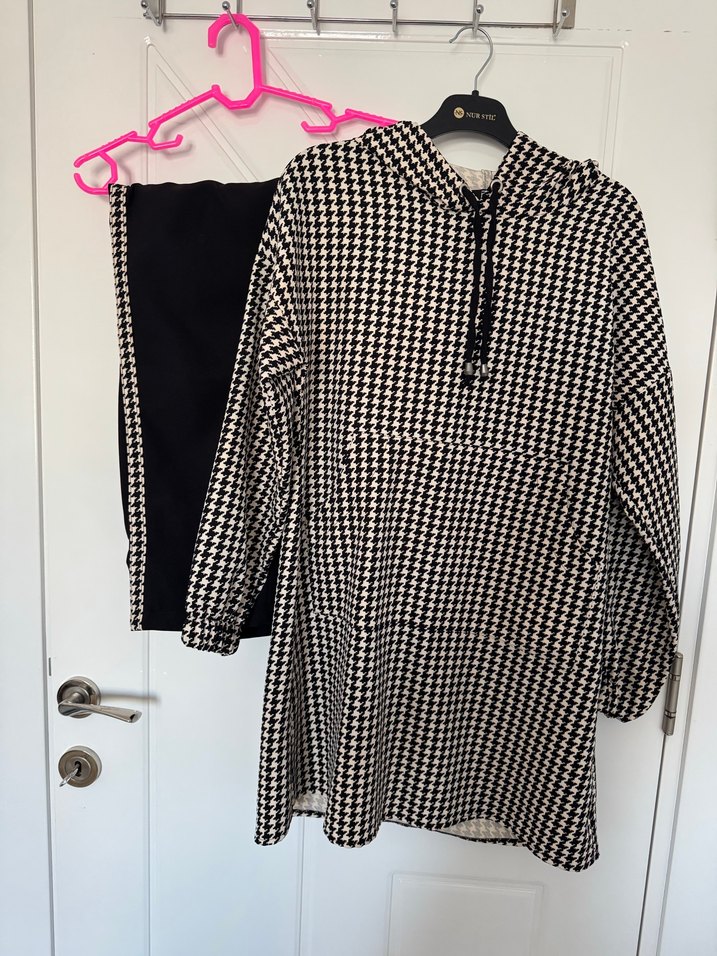 Kadın Kapüşonlu Siyah Kazayağı Desenli Takım - Görsel 2