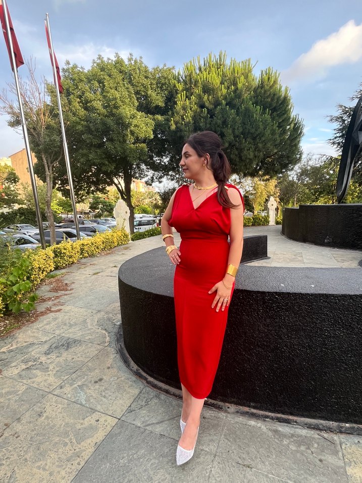 Kırmızı V Yaka Drapeli Uzun Elbise - Görsel 3