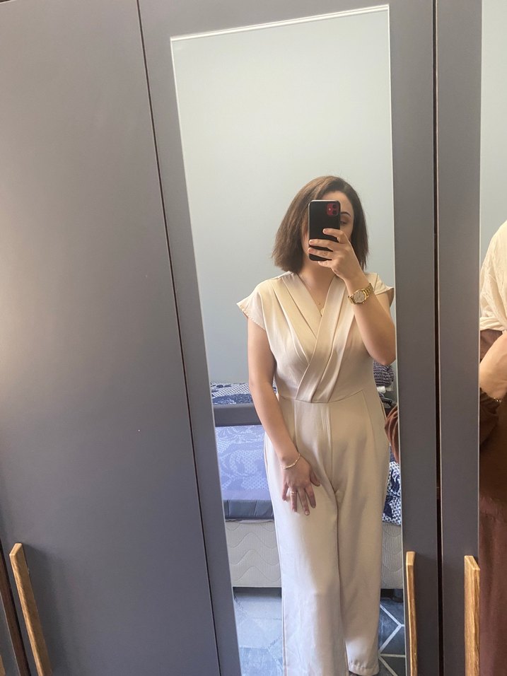 Beyaz V Yaka Kadın Tulum - Görsel 3