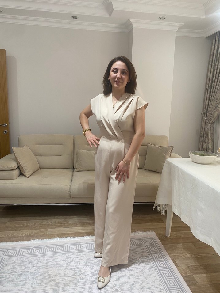 Beyaz V Yaka Kadın Tulum - Görsel 2