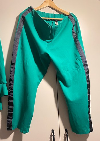 Kadın Yeşil Kapüşonlu Sweatshirt
VENÖVE takım - Görsel 2