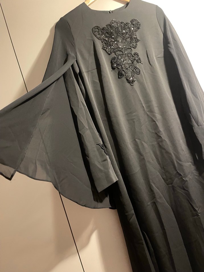 Uzun Siyah Nakışlı Gotik Elbise KAYRA marka - Görsel 2